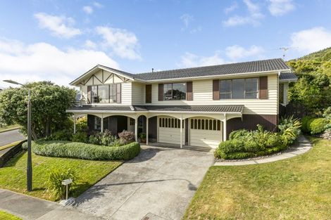 Photo of property in 1 Brasenose Place, Tawa, Wellington, 5028