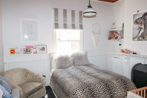 Photo of property in 12 Richmond Avenue, Northcote Point, Auckland, 0627