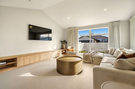 Photo of property in 2 Serrata Close, Papamoa Beach, Papamoa, 3118