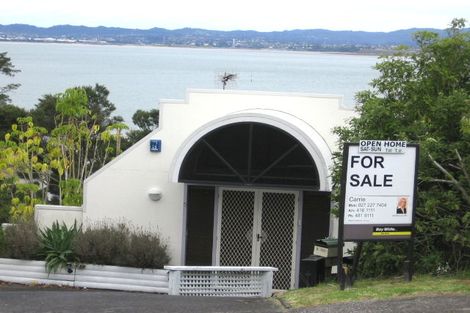 Photo of property in 2/5 Seahorse Place, Beach Haven, Auckland, 0626