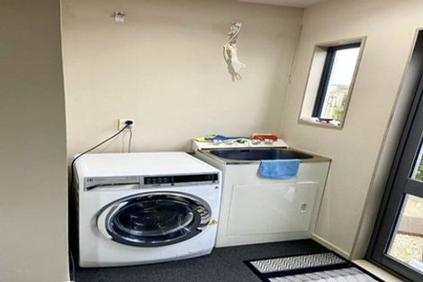 Photo of property in 2/64 Schnapper Rock Road, Schnapper Rock, Auckland, 0632