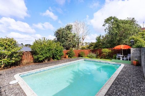 Photo of property in 8 Helvetia Drive, Browns Bay, Auckland, 0630