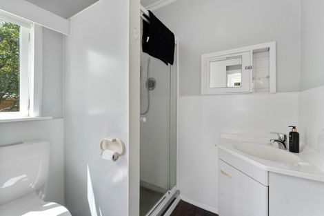 Photo of property in 16 Puriri Road, Waikanae, 5036