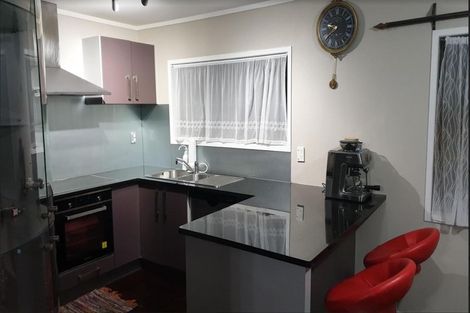 Photo of property in 2/66 Aviemore Drive, Highland Park, Auckland, 2010