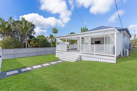 Photo of property in 1/8 West Lynn Road, Titirangi, Auckland, 0604