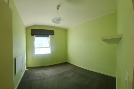 Photo of property in 16 Edinburgh Terrace, Berhampore, Wellington, 6023
