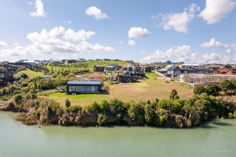 Photo of property in 60 Omahina Street, Raglan, 3225