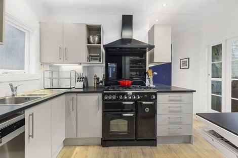 Photo of property in 80 Glenmore Street, Northland, Wellington, 6012