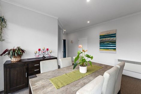 Photo of property in 14 Malbec Place, Huapai, Kumeu, 0810