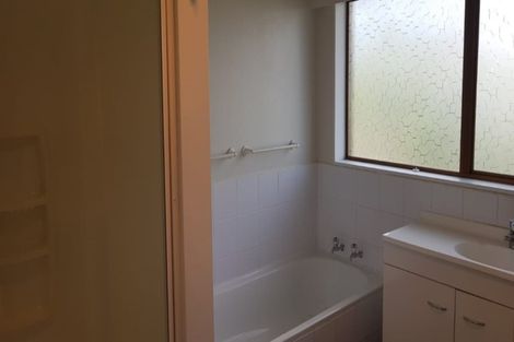 Photo of property in 71 Prince Regent Drive, Half Moon Bay, Auckland, 2012