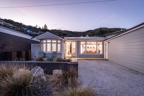 Photo of property in 84 The Esplanade, Houghton Bay, Wellington, 6023