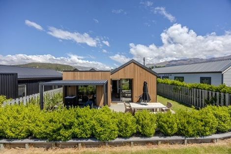 Photo of property in 42 Obelisk Street, Wanaka, 9305