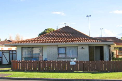 Photo of property in 1/218 Centreway Road, Orewa, 0931