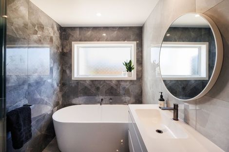 Photo of property in 37 Vaucluse Heights, Fitzherbert, Palmerston North, 4410