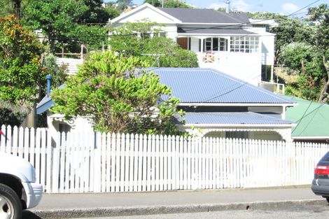 Photo of property in 121 Eden Street, Island Bay, Wellington, 6023