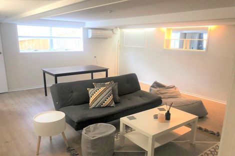 Photo of property in 10 Sylvan Crescent, Te Atatu South, Auckland, 0610