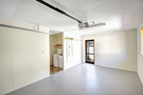 Photo of property in 33 Macandrew Road, South Dunedin, Dunedin, 9012