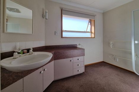 Photo of property in 24 Aotea Crescent, Gore, 9710