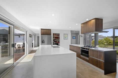 Photo of property in 8 Wentworth Lane, Waiwhakaiho, New Plymouth, 4312