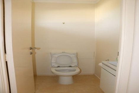 Photo of property in 547 Glenfield Road, Glenfield, Auckland, 0629