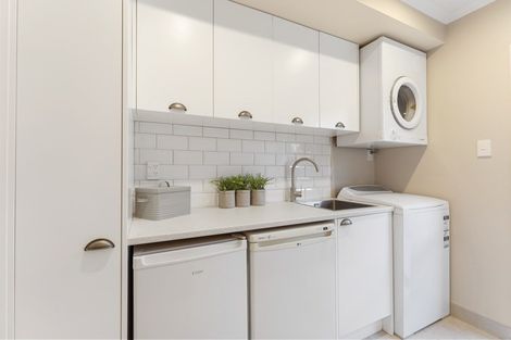 Photo of property in 14 Hanmer Place, Highbury, Palmerston North, 4412