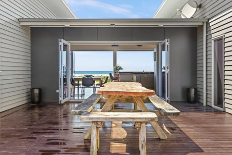 Photo of property in 68 Pourerere Road, Pourerere, Omakere, 4271