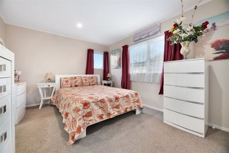 Photo of property in 2 Manatu Lane, Kelston, Auckland, 0602