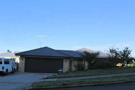 Photo of property in 4 Fairchild Avenue, Goodwood Heights, Auckland, 2105