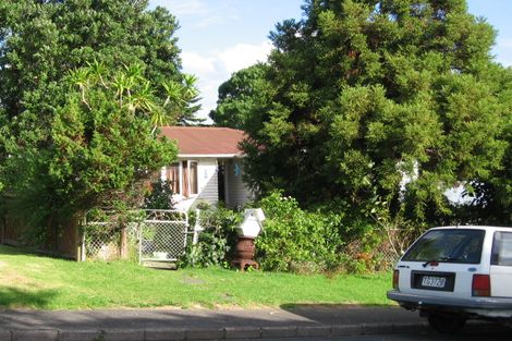 Photo of property in 2 Celsmere Lane, Te Atatu Peninsula, Auckland, 0610