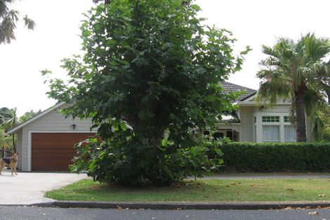 Photo of property in 15 Beresford Street, Bayswater, Auckland, 0622