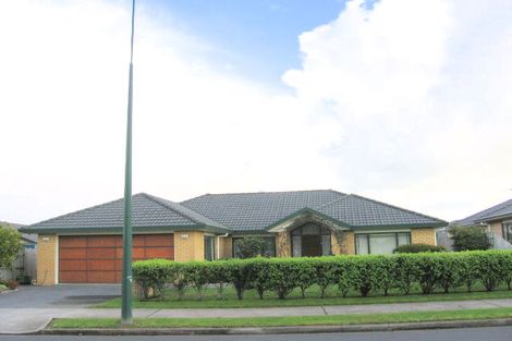 Photo of property in 5 Macnean Drive, East Tamaki Heights, Auckland, 2016