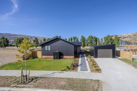 Photo of property in 15 Rubus Street, Wanaka, 9382
