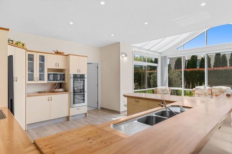 Photo of property in 6 Daffodil Grove, Carterton, 5713