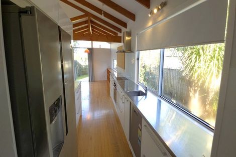 Photo of property in 5 Paulange Place, Pakuranga Heights, Auckland, 2010