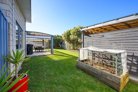 Photo of property in 99 Schnell Drive, Kelvin Grove, Palmerston North, 4414