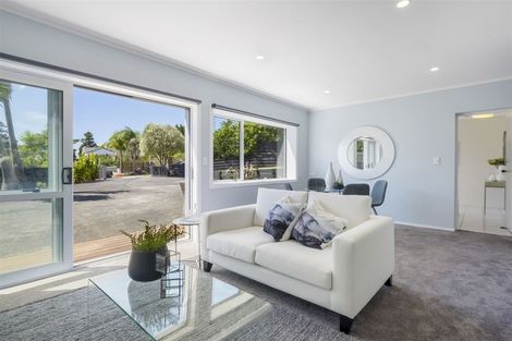 Photo of property in 14 Paulange Place, Pakuranga Heights, Auckland, 2010