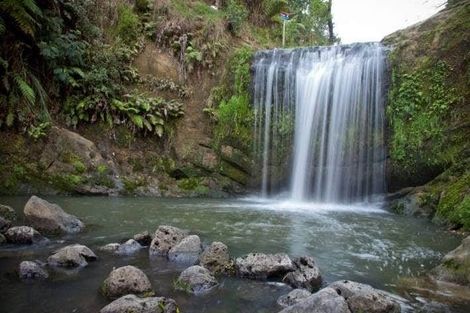 Photo of property in 15 Huia Road, Point Chevalier, Auckland, 1022