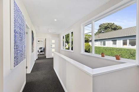 Photo of property in 51 Glanmire Road, Newlands, Wellington, 6037