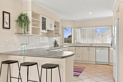 Photo of property in 6 San Ambrosio Rise, Henderson, Auckland, 0612