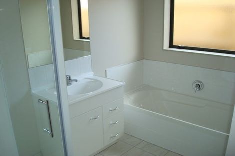 Photo of property in 14 Shrule Place, Huntington, Hamilton, 3210