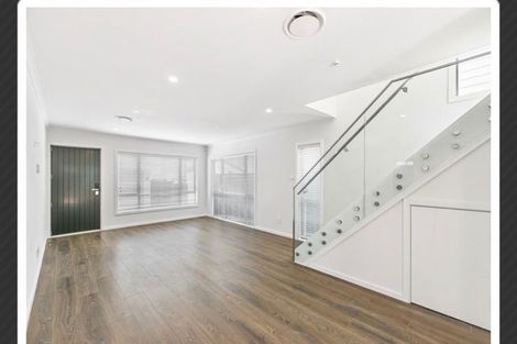 Photo of property in 8 Waihanga Way, Bucklands Beach, Auckland, 2014