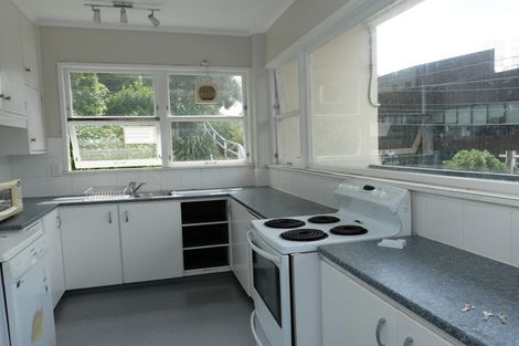 Photo of property in 70 Kelburn Parade, Kelburn, Wellington, 6012