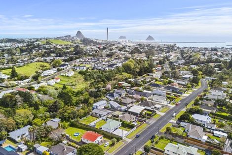 Photo of property in 130 Seaview Road, Westown, New Plymouth, 4310