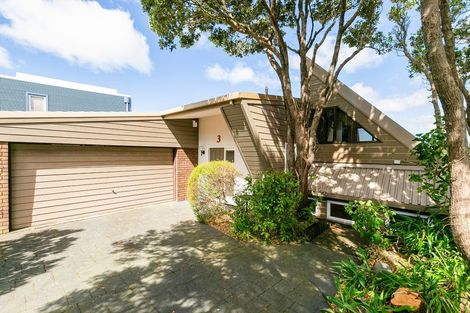 Photo of property in 3 Countess Close, Maupuia, Wellington, 6022