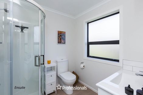 Photo of property in 5 Nikau Lane, Timberlea, Upper Hutt, 5018