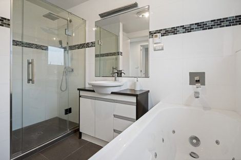 Photo of property in 10 Bayside Drive, Browns Bay, Auckland, 0630