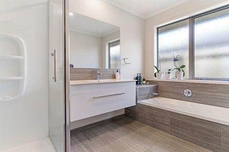 Photo of property in 39 Leet Crescent, Papamoa Beach, Papamoa, 3118