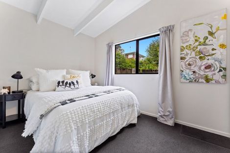 Photo of property in 2/19 Seaview Road, Glenfield, Auckland, 0629