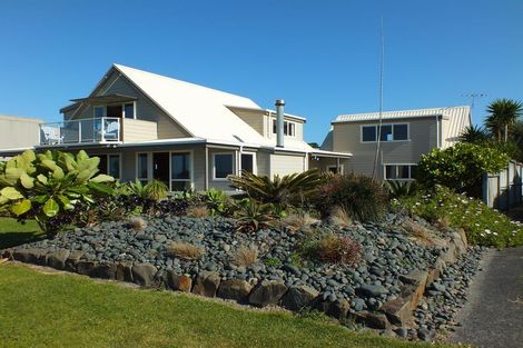 Photo of property in 122 Puka Crescent, Matarangi, Whitianga, 3592