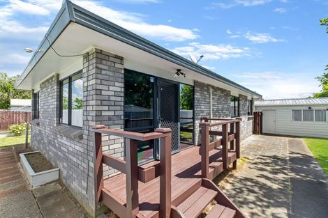 Photo of property in 2/8 Celmisia Place, Weymouth, Auckland, 2103